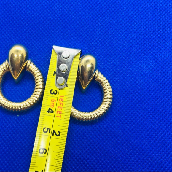 Vintage Gold-Tone Earrings - Picture 3 of 4